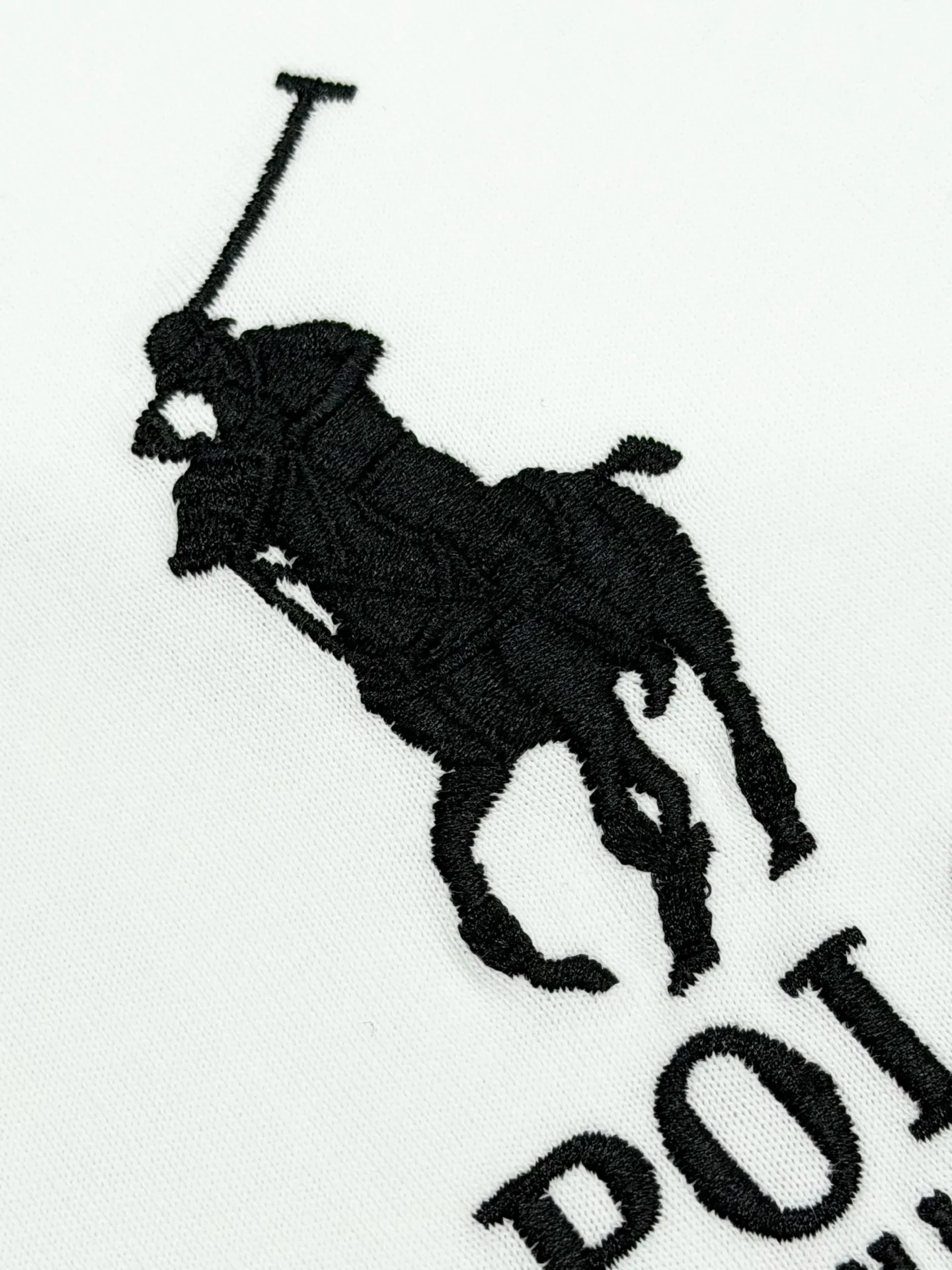 P160 [High Quality]Ralph Lauren*Ralph Lauren embroidery micro-label simple‼ ️Short-sleeved T-shirt 💗Ralph Lauren classic short-sleeved T-shirt, custom-made 280g pure cotton fabric, soft and breathable, classic horseback golf🏌️ embroidery on the chest, logo + logo embroidery on the back, simple and recognizable. Round neck design, neat tailoring, customized 280g pure cotton fabric, soft and smooth to the touch, great breathability, super comfortable to wear in summer! The same loose version for men and women, OK to wear alone or layered, versatile ~ 𝐂𝐎𝐋𝐎𝐔𝐑: black white 𝐒𝐈𝐙𝐄: S-xL Size chart: S: Shoulder width 51 - Bust 55 - Clothing length 70 M: Shoulder width 53 - Bust 57 - Clothing length 72 L: Shoulder width 55 - Bust 59 - Clothing length 74 XL: Shoulder width 57 - Bust 61 - Clothing length 76